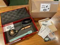 Mikrofon till kontra ”Nadine” Ear trumpets labs