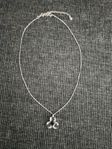 Silver halsband med klöver hängsmycke i kristall