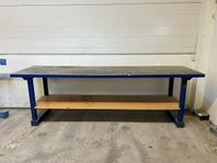 Rejält arbetsbord för verkstad