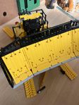 LEGO 42131 Cat D11 bulldozer