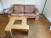 Soffa med soffbord