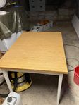 Köksbord med äkta perstorpsskiva och 4 stolar