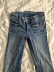 Utsvängda jeans 