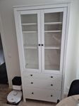 Hemnes vitrinskåp