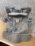 Jättefin ergobaby Adapt pearl grey bärsele