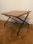 Litet vintage soffbord på hjul, teak 60-tal