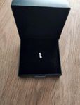 Vitguldhänge med diamant
