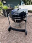 Weber Kolgrill med vagn/avlastingsbord