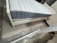 säng 90x200