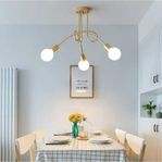 Modern taklampa i elegant metall