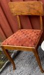 Stol klädd matstol fin stabil och hel. Pris 80 kr