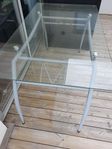 Bord / köksbord / glasbord med metallunderrede