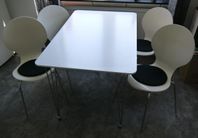 Köksbord med stolar
