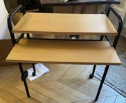 Skrivbord med utdragningsbart hyllplan