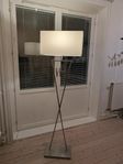 Golvlampa Palais från Mio