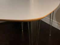Matbord i vit laminat