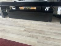 Tv-bänk