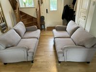 Två Mio Howard soffor, tvåsitsiga 