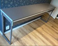 Bestå Burs högblankt skrivbord 