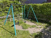 Gungställning, rutschkana och utelek