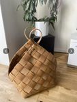 Stor flätad korg 