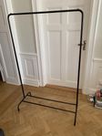 Klädställning Rigga svart 172cm hög 100cm bred