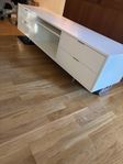 TV Bord bortskänkes