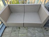 Brun utesoffa
