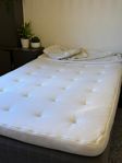 IKEA 120 cm säng med madrass och 4x ben