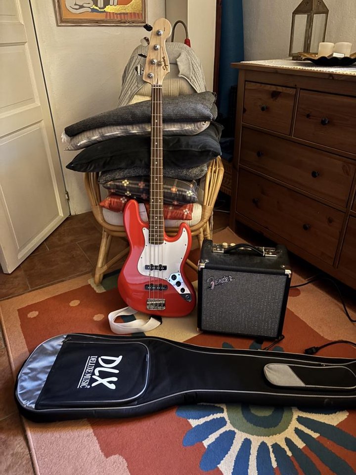 Squier Affinity Jazz Bass + F...