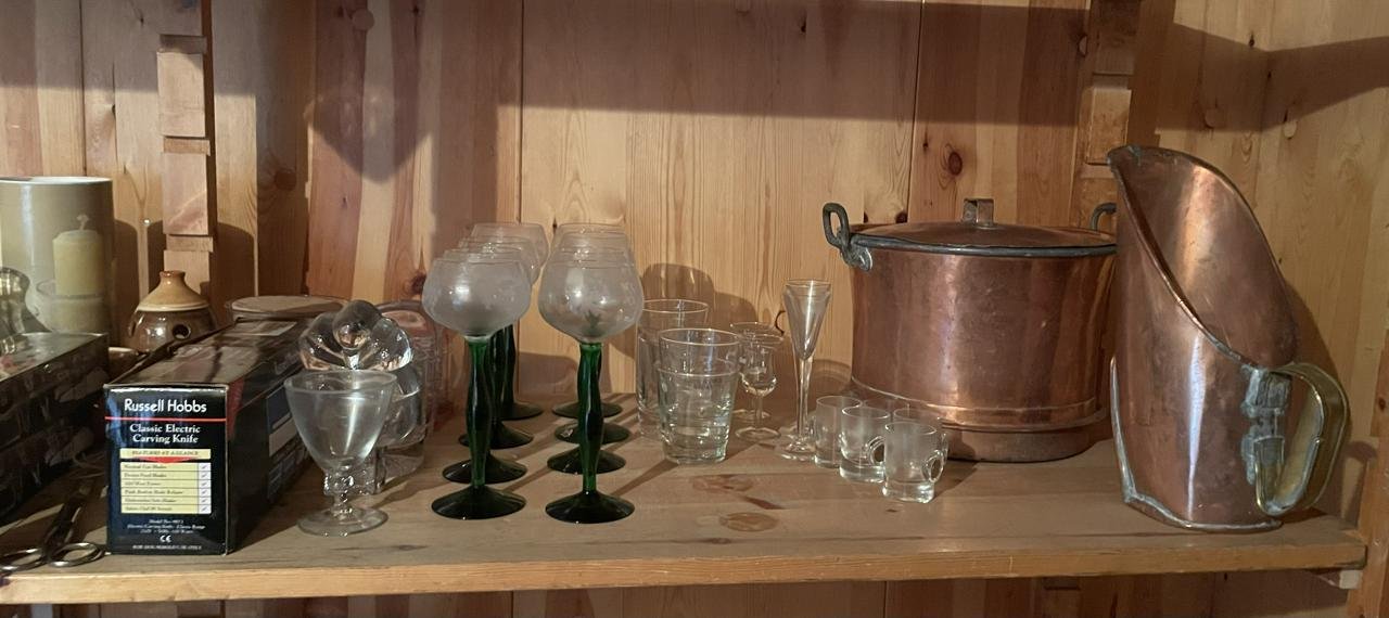 Diverse husgeråd och porslin