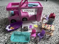 Barbie husbil med tillbehör 