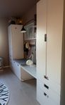 Garderob Småstad/Platsa x2 inkl skrivbord o förvaringsbän