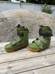 Slingshot wakeboard boots