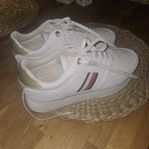 Tommy Hilfiger sneakers stl 40 testade 2 ggr