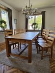 Matbord, solid ek med 8 stolar