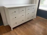 Ikea HEMNES byrå med 8 lådor och glasskiva