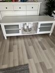 tv bänk bortskänkes