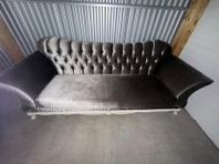 Mycket fräsch soffa i VELOUR tyg. 