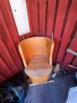 kraftig gubbstol tillverkad av träd från Haga slott 