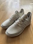 SÄLLSYNT – Adidas Tubular Radial Crystal White - 44 2/3