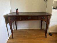 Skrivbord i antik stil