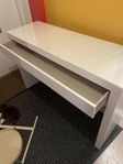 arbetsbord/skrivbord/sminkbord