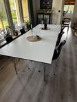 Stort och slitstarkt matbord