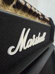 Marshall 8100 med en Marshall M412 låda.