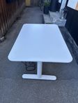 El höj/sänkbart skrivbord 120x80