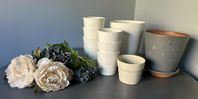 Krukor, plastblommor 