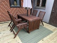 Äpplarö bord och fyra stolar