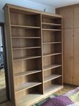 Gedigen bokhylla i massiv ek – 237 cm hög
