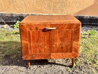 Vackert nattduksbord/ sideboard 